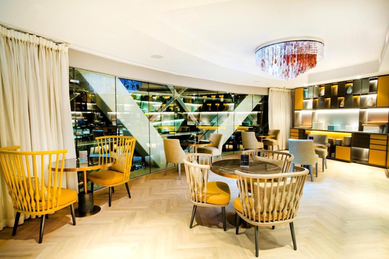 Andaz Capital Gate Abu Dhabi, By Hyatt Hotel Екстериор снимка The interior of the restaurant