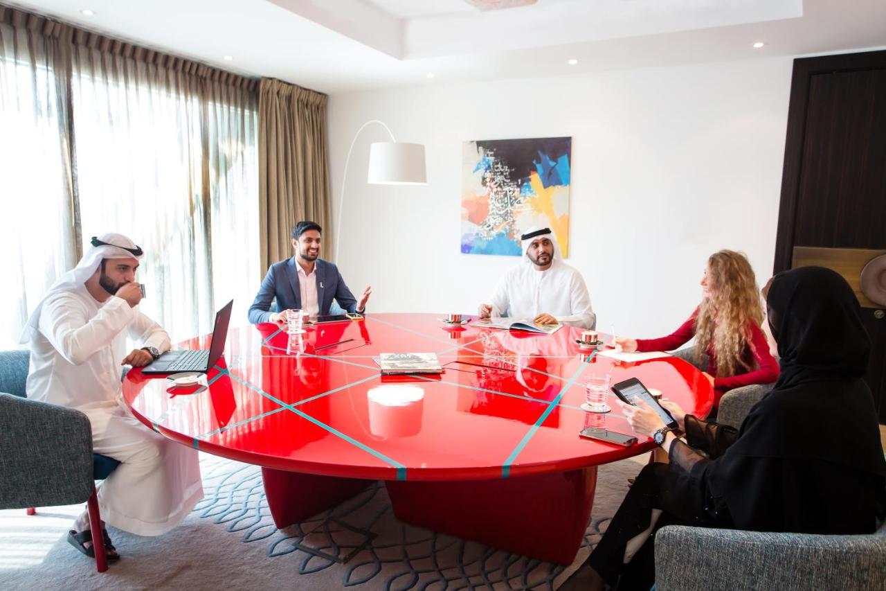 Andaz Capital Gate Abu Dhabi, By Hyatt Hotel Екстериор снимка A meeting at the office of the Chairman of the Board of the company