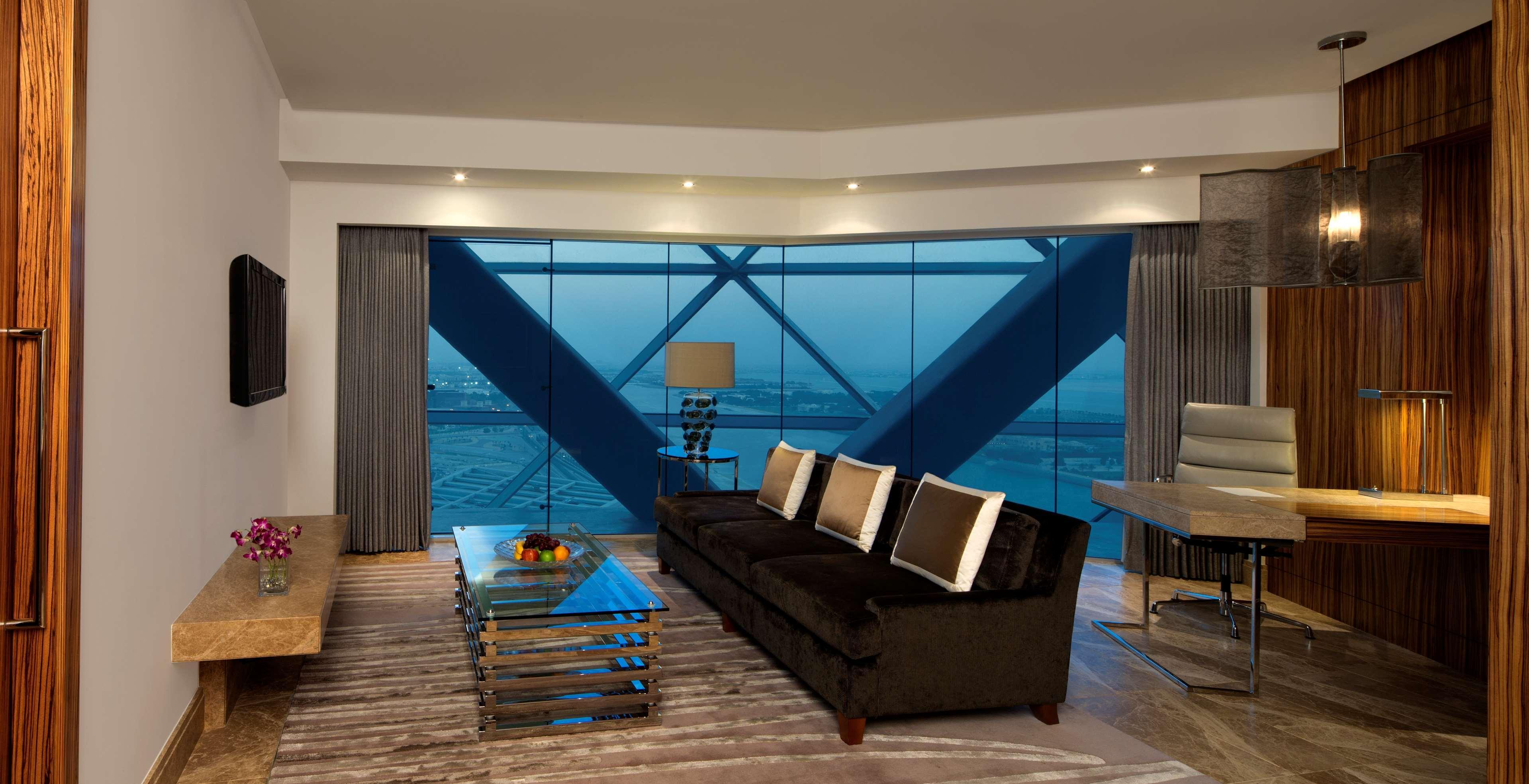 Andaz Capital Gate Abu Dhabi, By Hyatt Hotel Екстериор снимка A suite at the hotel