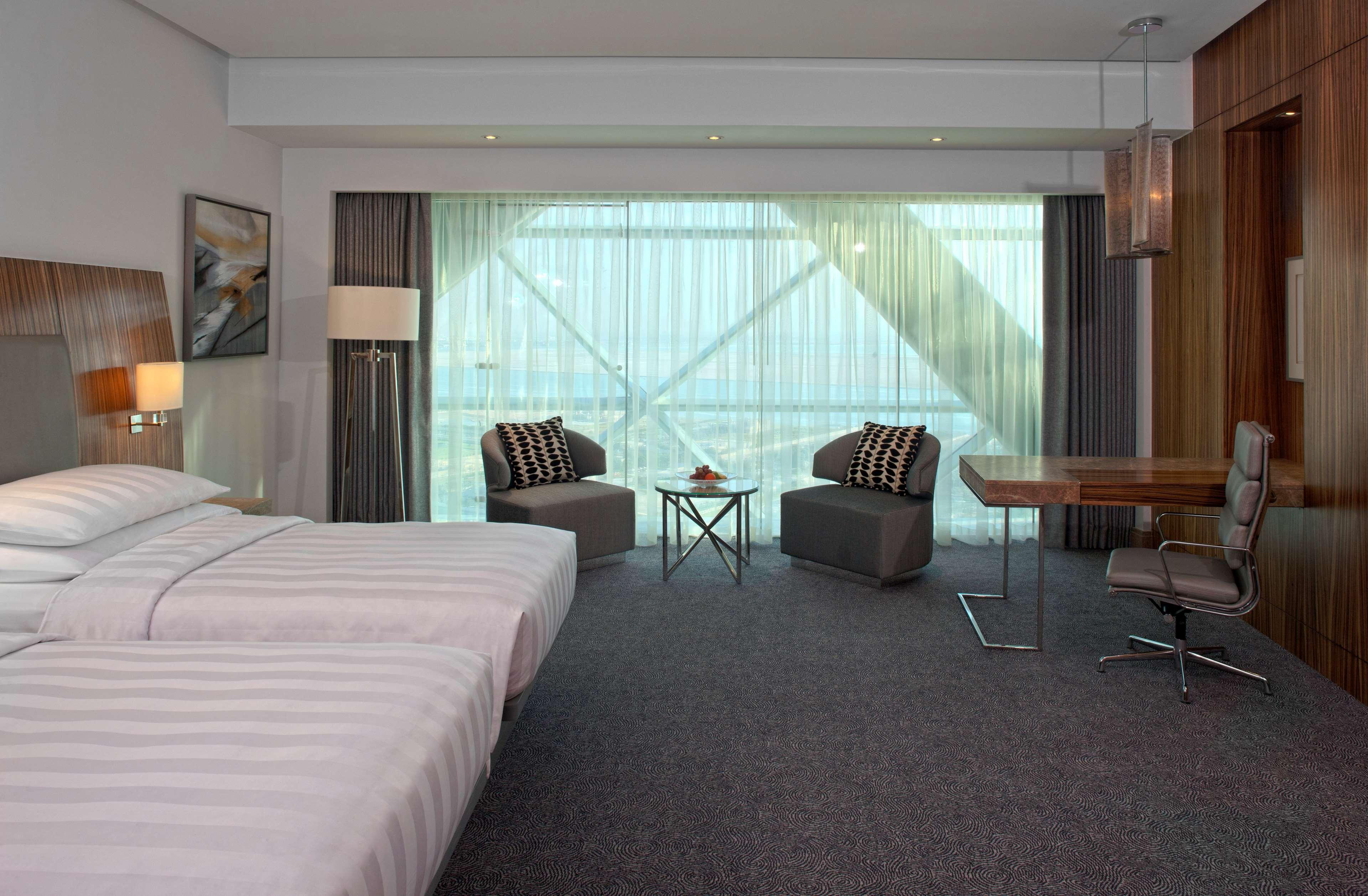 Andaz Capital Gate Abu Dhabi, By Hyatt Hotel Екстериор снимка A room at the hotel