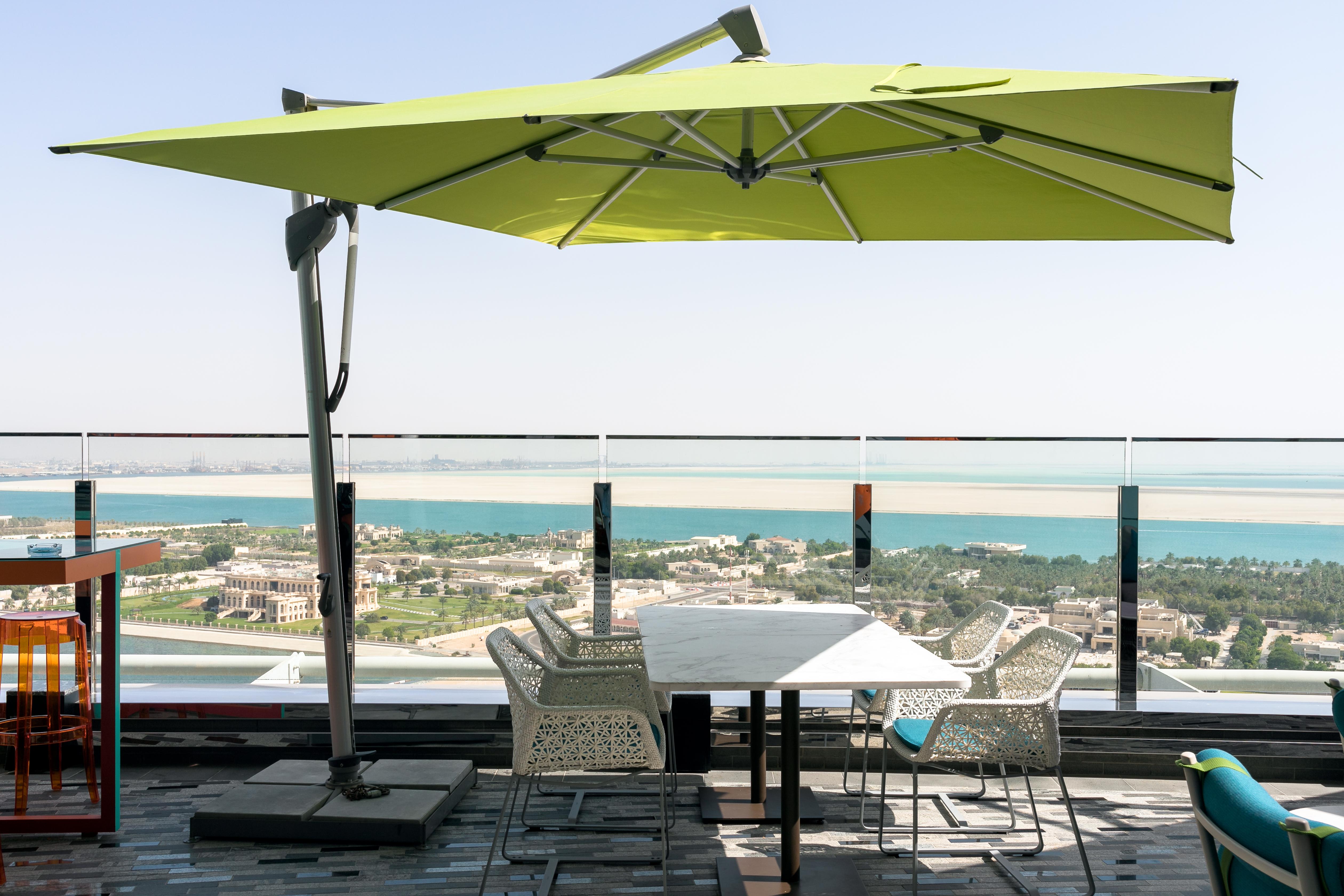 Andaz Capital Gate Abu Dhabi, By Hyatt Hotel Екстериор снимка A cantilever umbrella