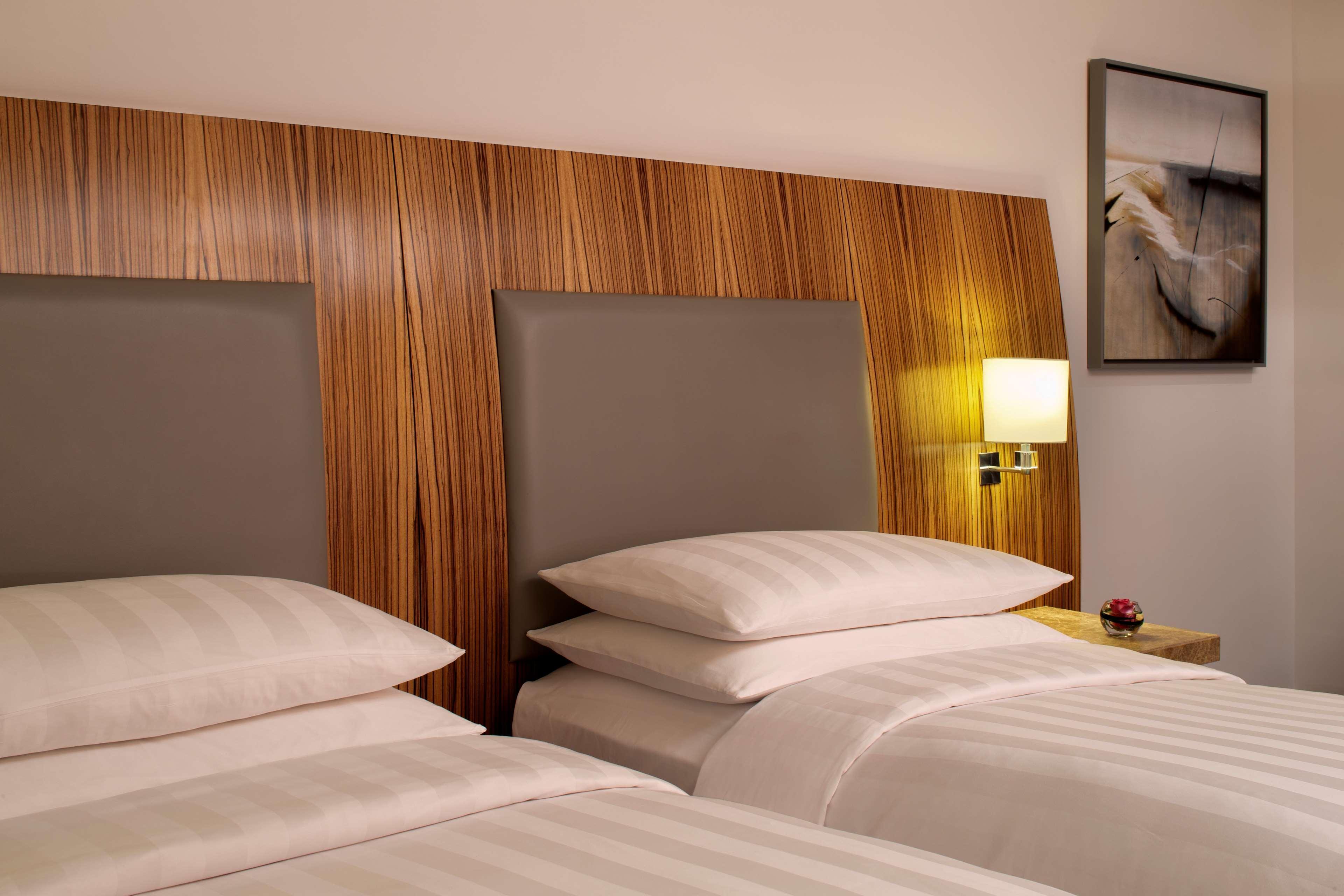 Andaz Capital Gate Abu Dhabi, By Hyatt Hotel Екстериор снимка A guest room at the hotel