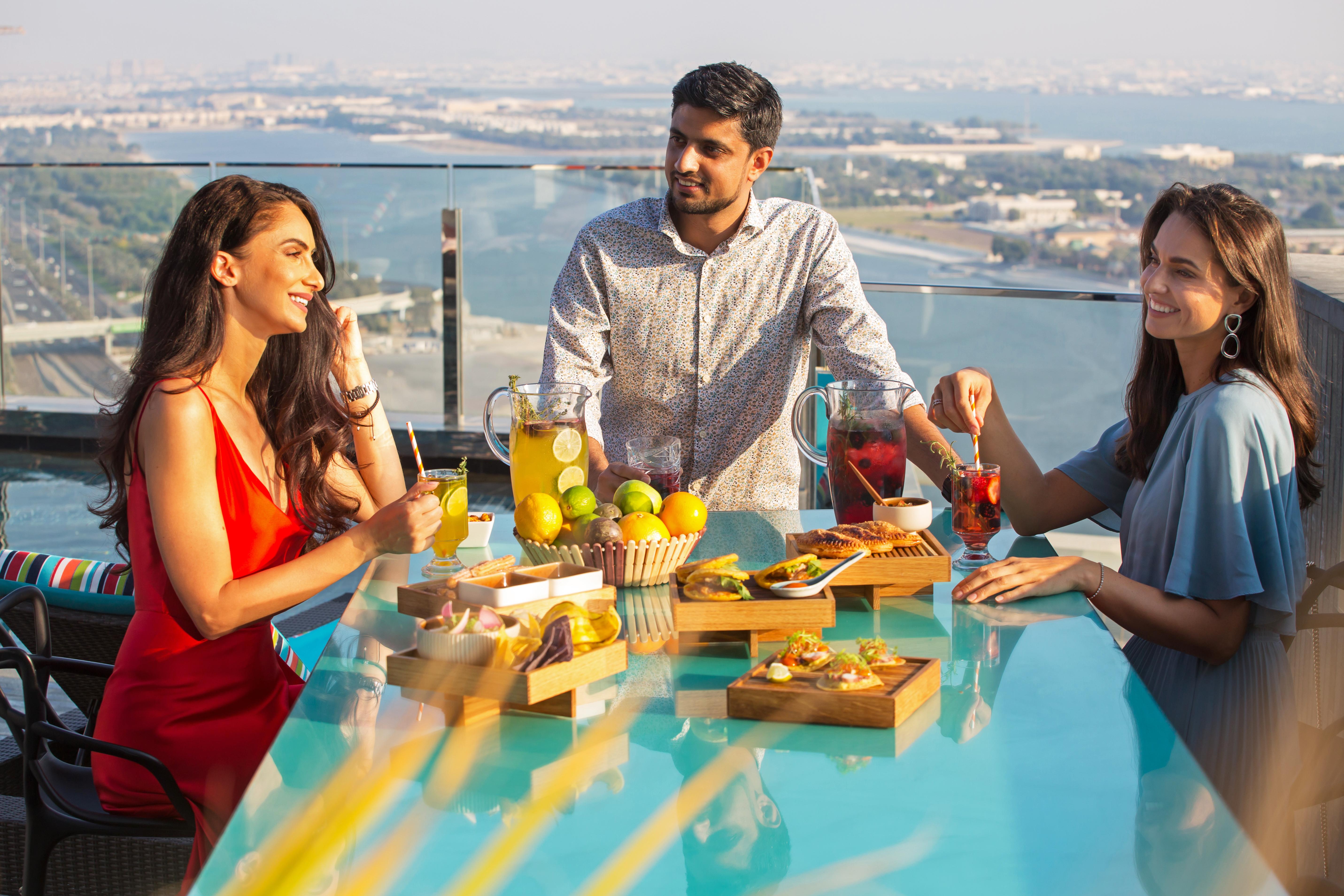Andaz Capital Gate Abu Dhabi, By Hyatt Hotel Екстериор снимка Skyline Lounge at Dubai International Airport