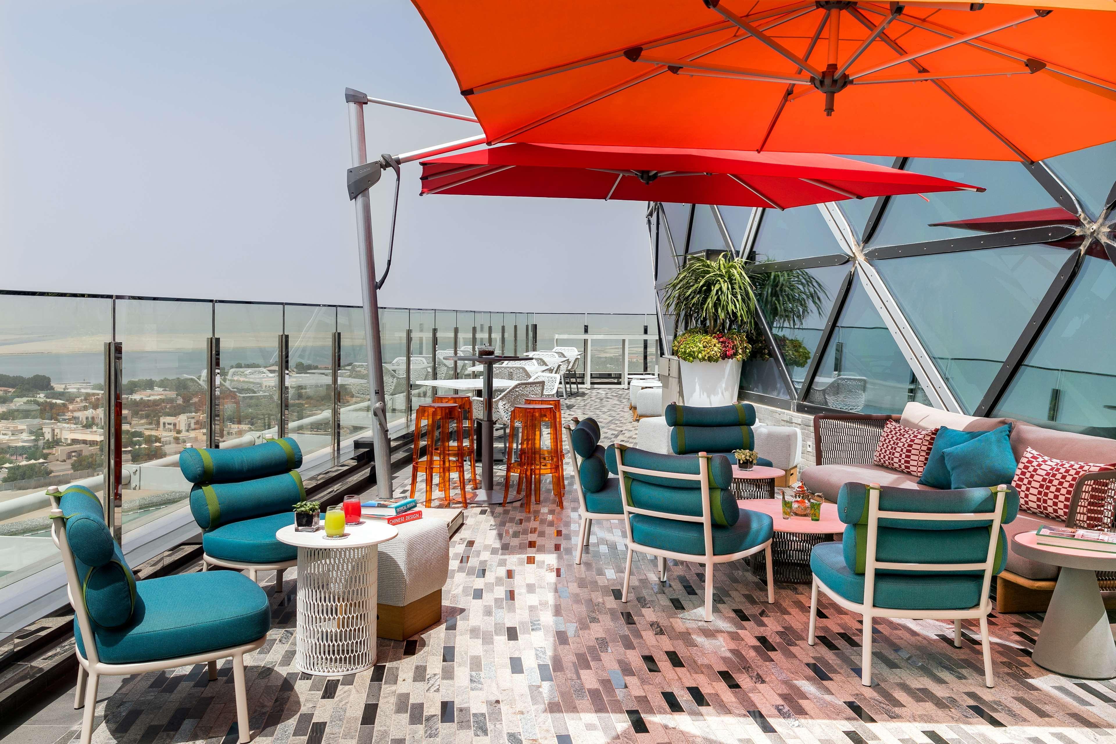 Andaz Capital Gate Abu Dhabi, By Hyatt Hotel Екстериор снимка The rooftop bar