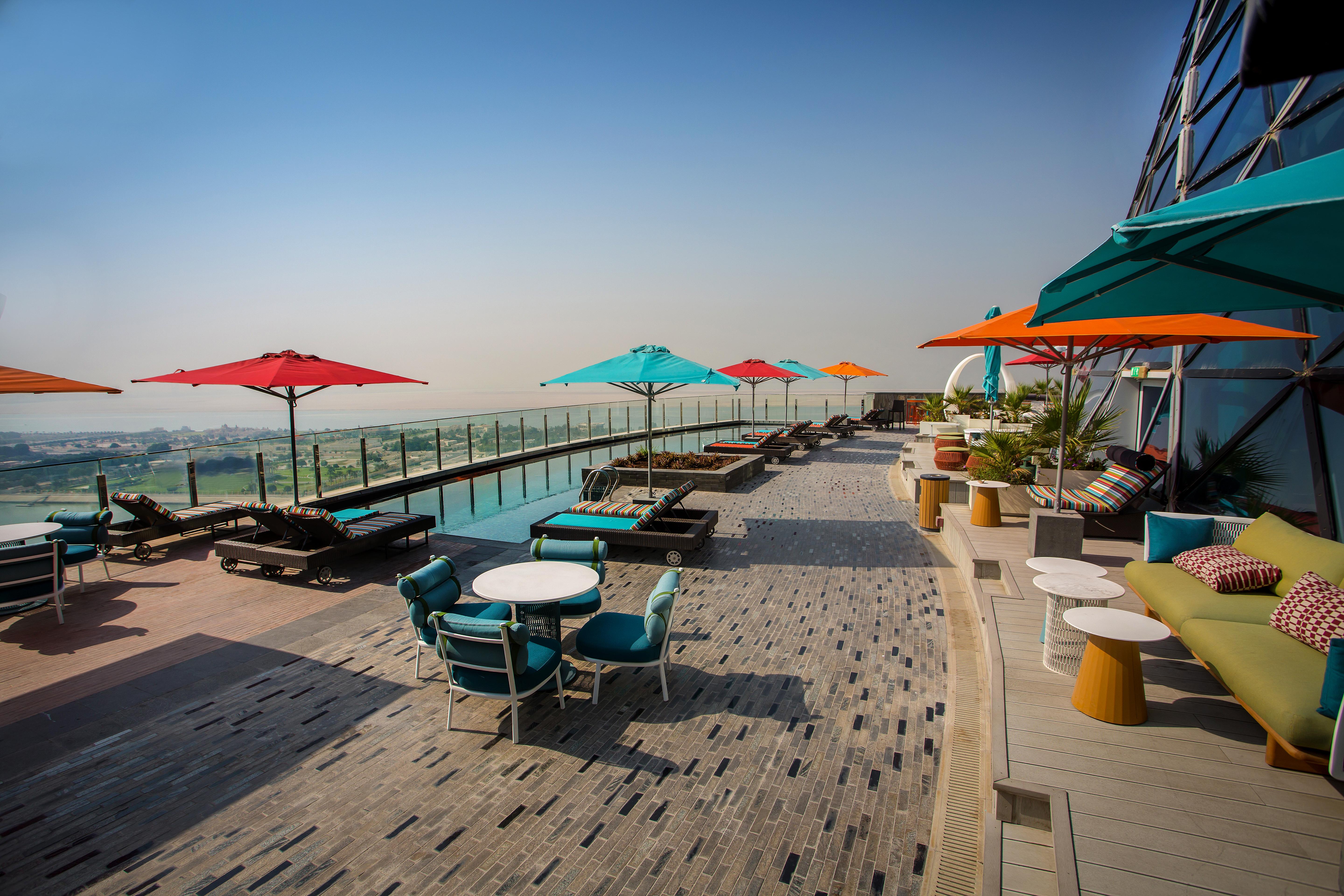 Andaz Capital Gate Abu Dhabi, By Hyatt Hotel Екстериор снимка The rooftop pool at the hotel