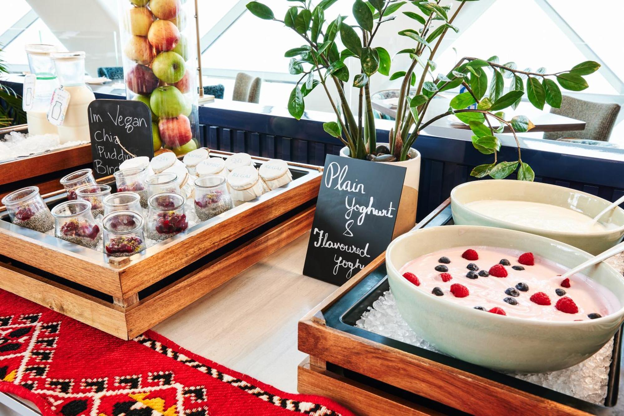 Andaz Capital Gate Abu Dhabi, By Hyatt Hotel Екстериор снимка Yogurt