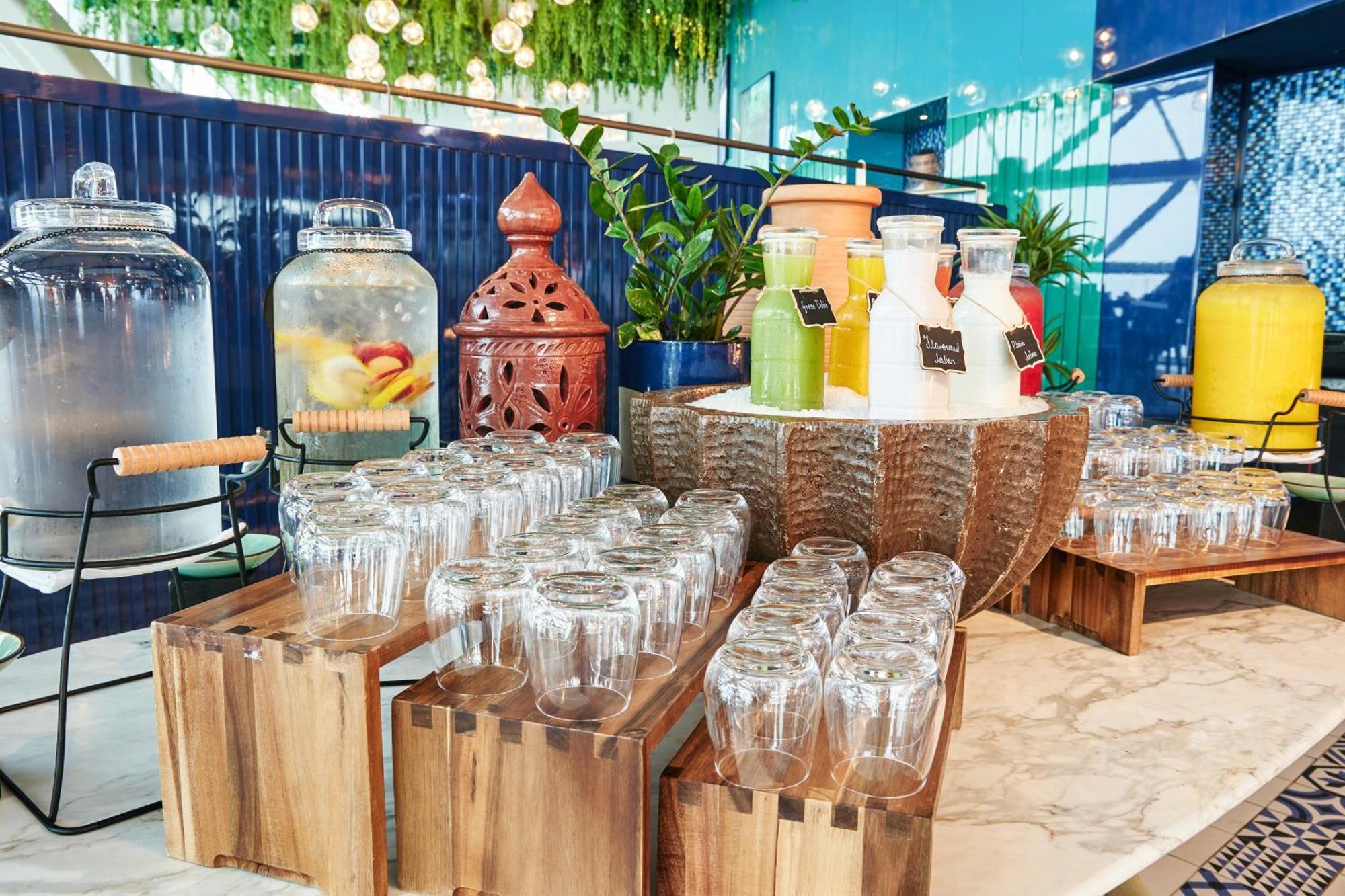 Andaz Capital Gate Abu Dhabi, By Hyatt Hotel Екстериор снимка The Juice Bar